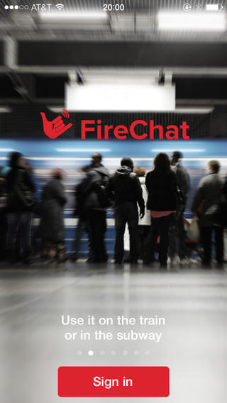 Startscherm van de FireChat-app met het rode logo boven een foto van wachtende reizigers op een metroperron, de tekst “Use it on the train or in the subway” en een rode knop “Sign in”.